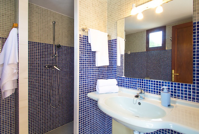 Badezimmer Waschbecken Spiegel Dusche Lampen