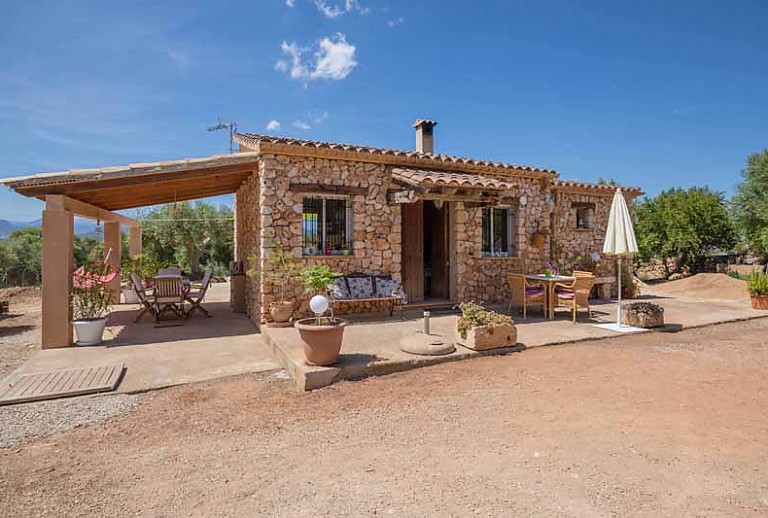 Finca Bank Sonnenschrim Bäume