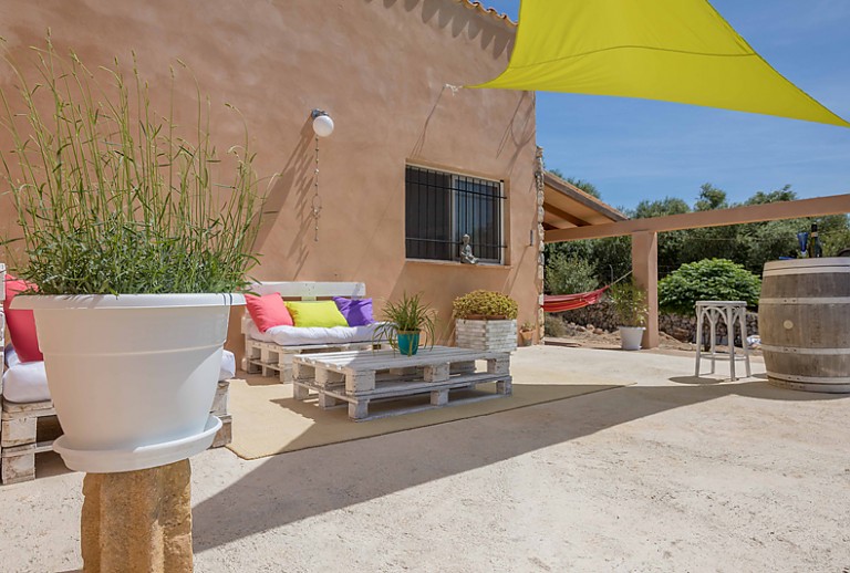 Terrasse Gartenmöbel Topfpflanze Sonnensegel
