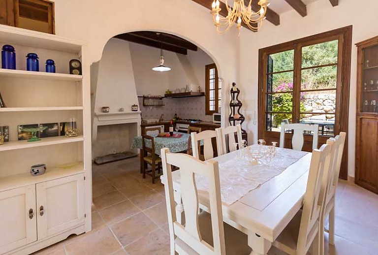 Esstisch Schrank Stühle Küche