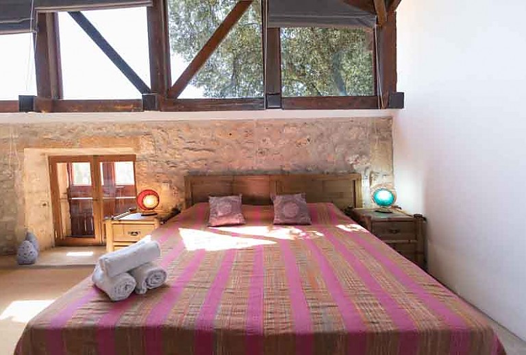 Schlafzimmer Doppelbett Fenster Nachttische